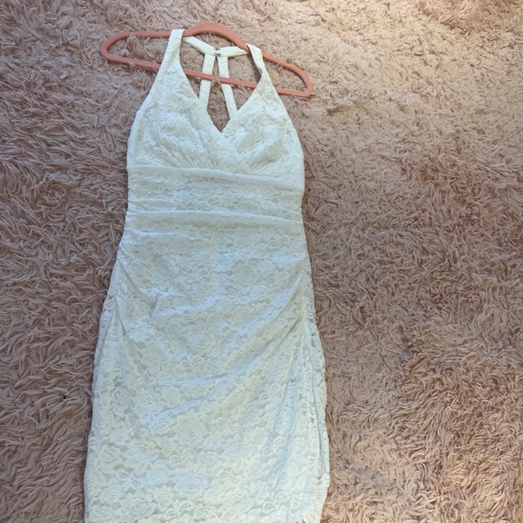 Size Medium- David’s Bridal Wedding Dress - Picture 3 of 9